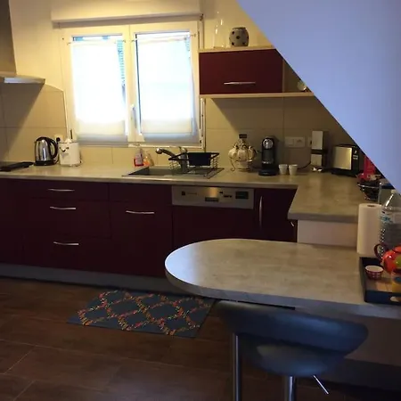 F2 Au Plaisir Apartment