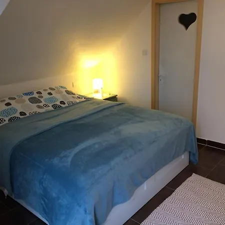 F2 Au Plaisir * Colmar